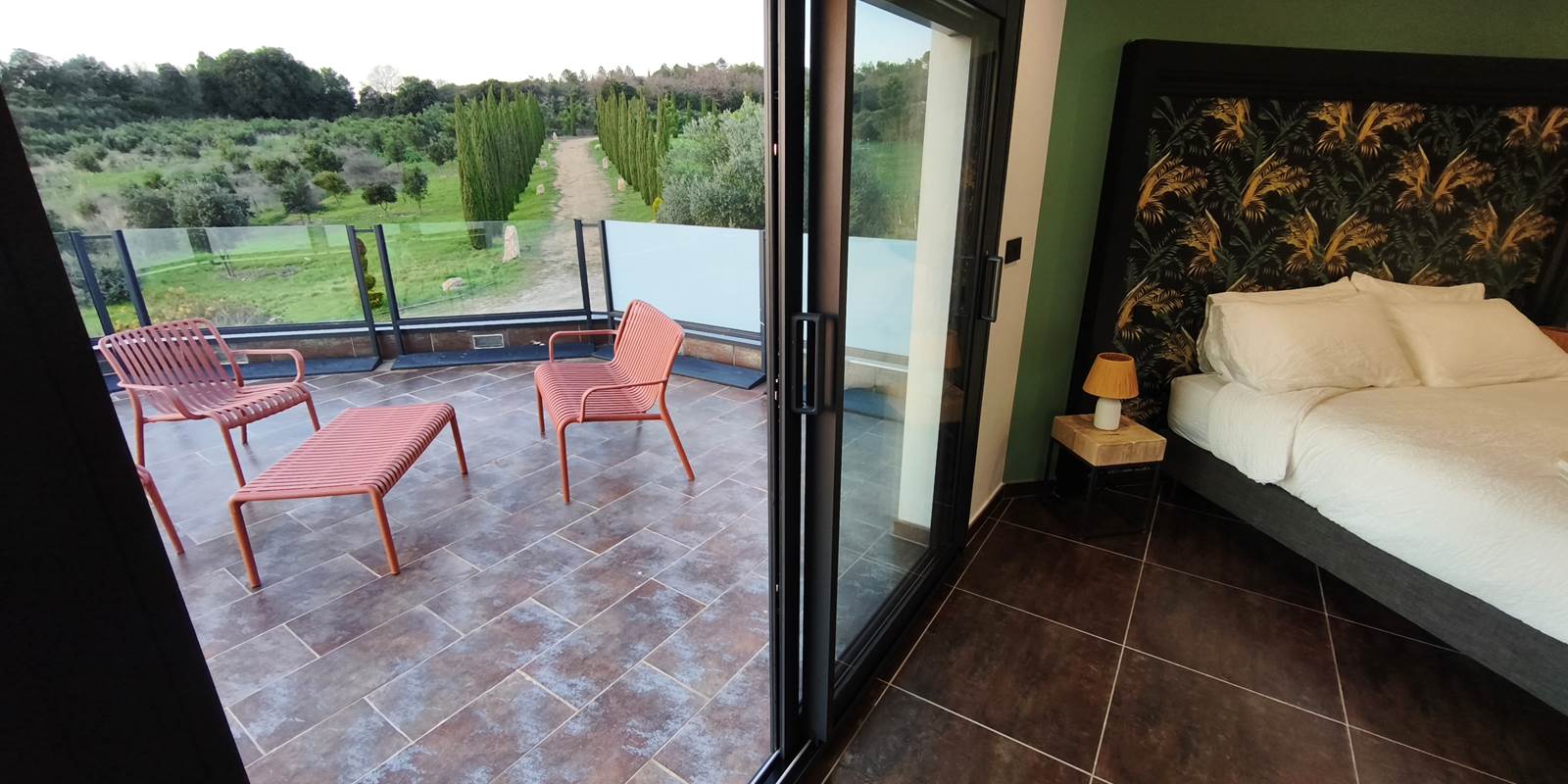 Master Suite "Jungle" avec douche et terrasse indépendante vue pinède