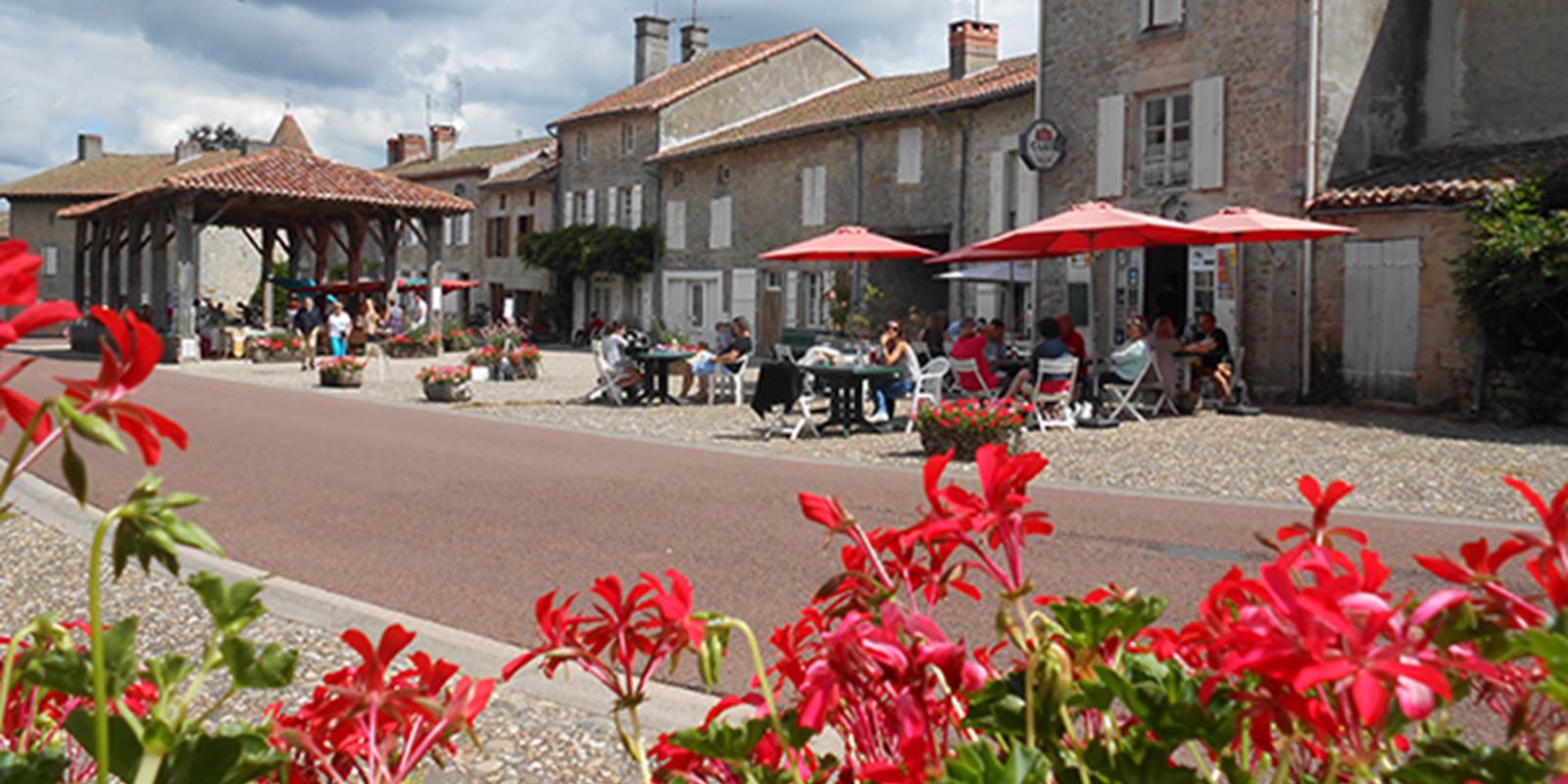 Halle-marche´-et-cafe´-1