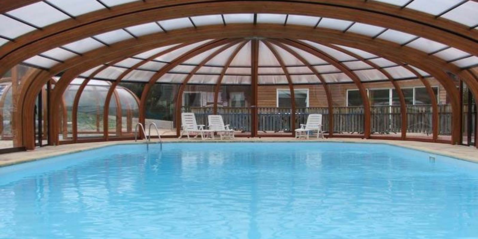 Les Chalets de la Margeride: Piscine, le grand bassin