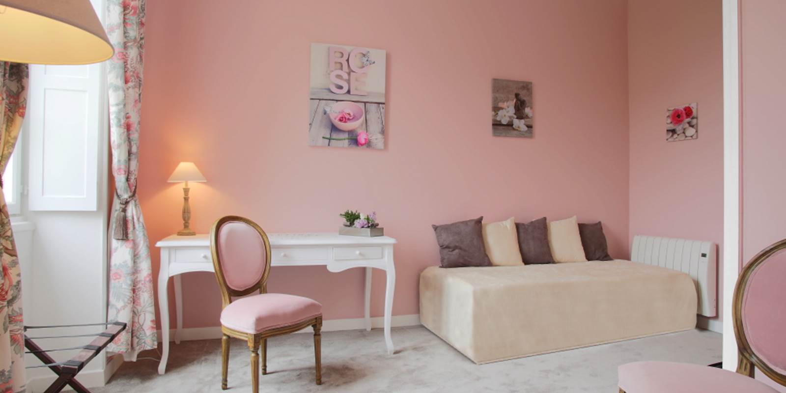 Chambres d'hôtes de charme Rose 5 vue lit d'appoint et bureau