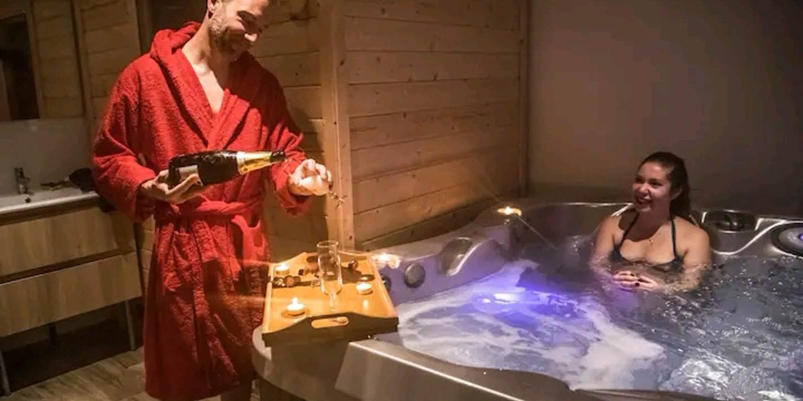 LES-SPAS-INSOLITES-Le-SPA-du-Moulin-Jacuzzi