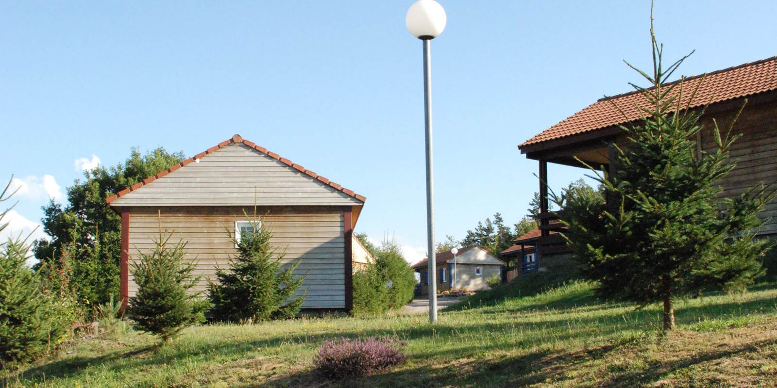 Les Chalets de la Margeride: De vastes espaces verts, entretenus