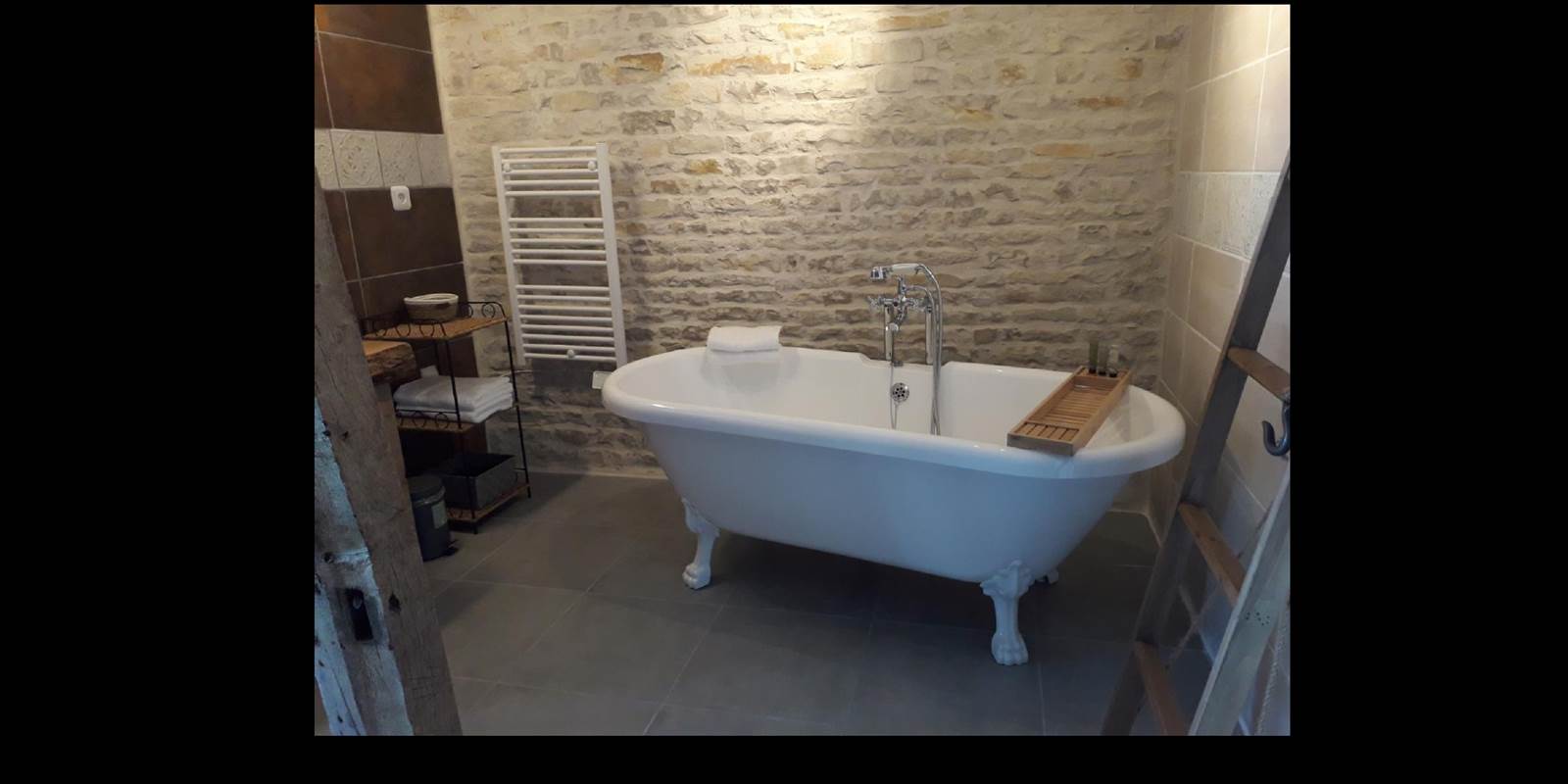 Baignoire ilot, sèche-serviettes