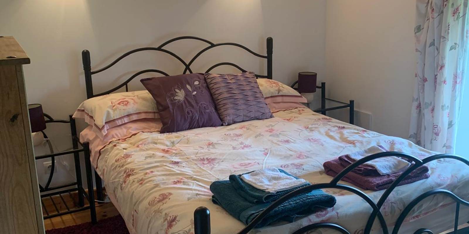 Double bedroom in Poppies