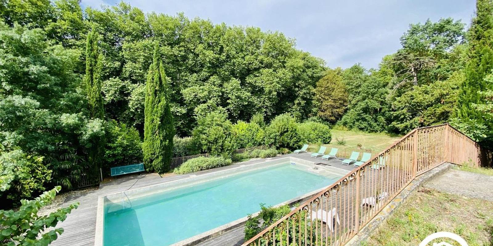 piscine vue du jardin