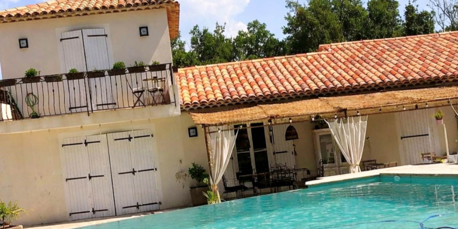 villa-maluan-chambre-terrasse-vue-nature-provence