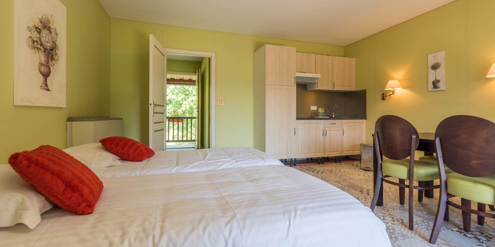 Junior suite et gîte de charme 35/36 avec 2 couchages lit 90 dans salon séjour