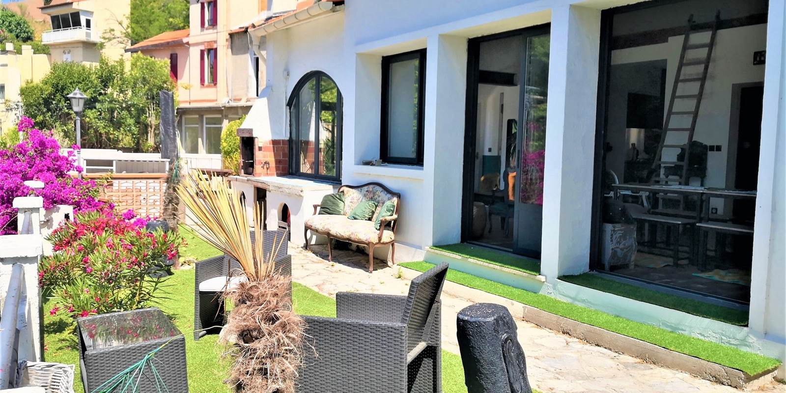 Petite terrasse vue mer