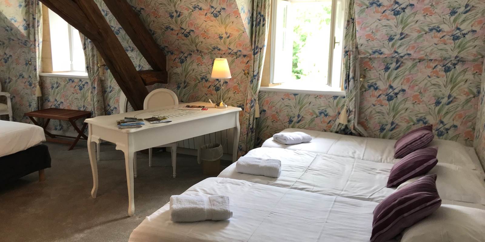 Chambre Parme Familiale avec un grand lit 180 et trois couchages enfants ou adolescent