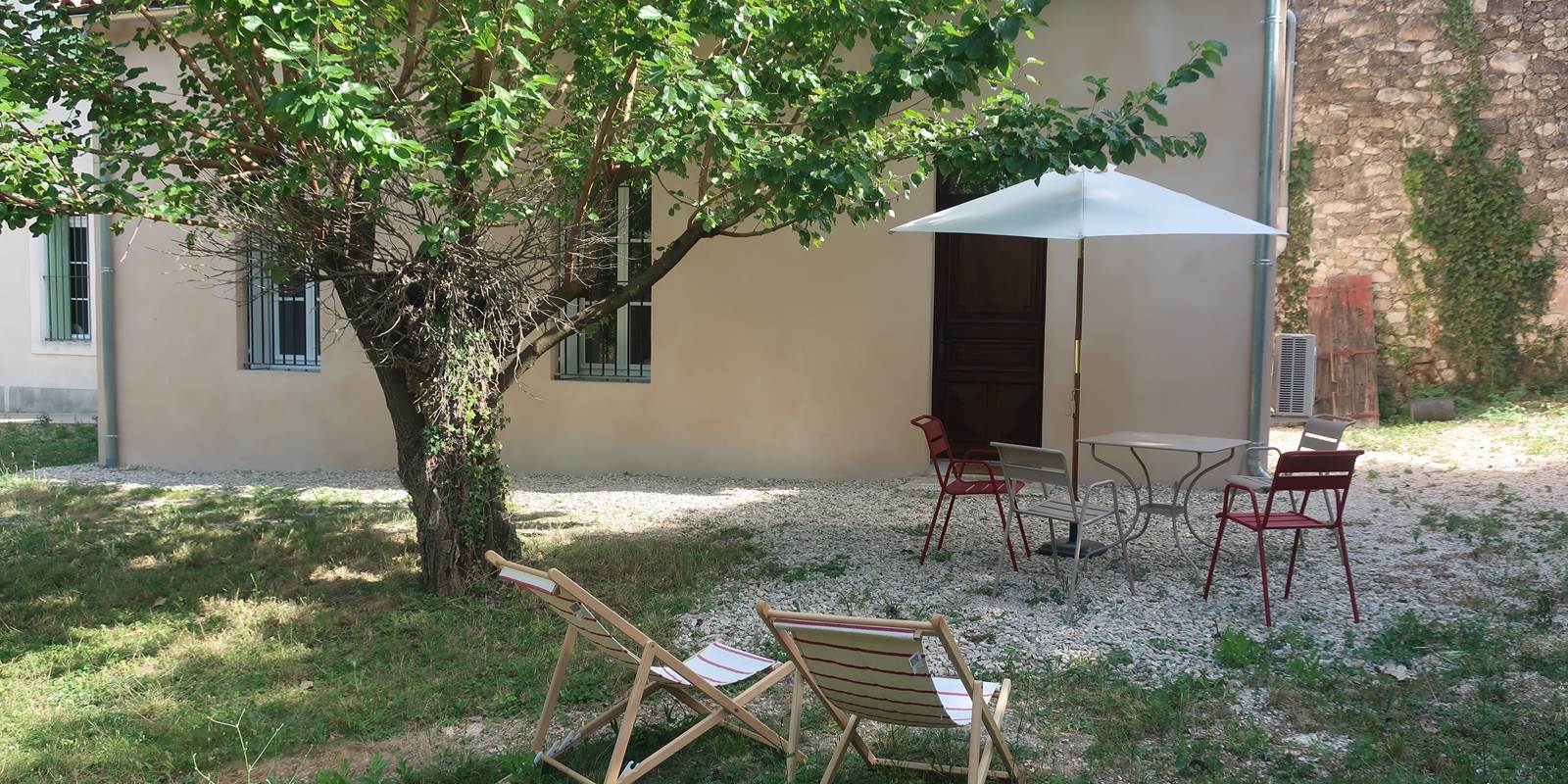 Gîte Domaine de Valmont 34, un salon de Jardin