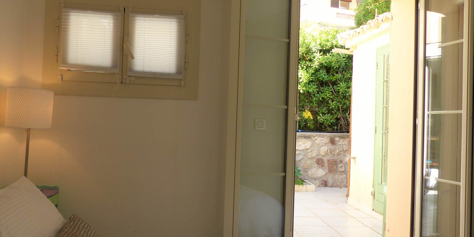 ch. Croisette sur patio / Grand lit et salle douche privative