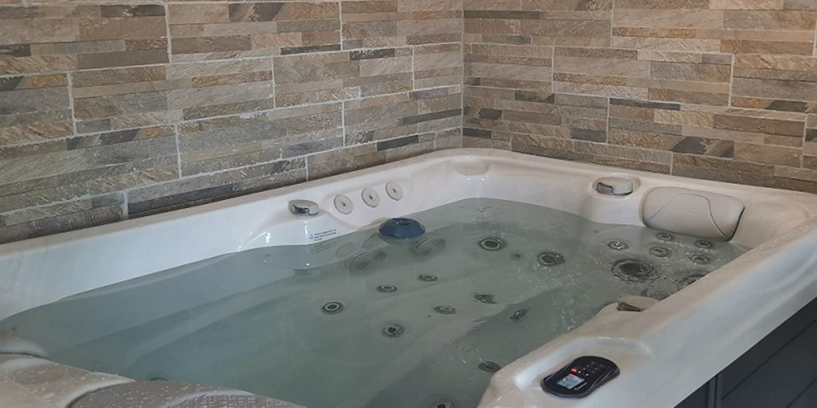 jacuzzi chambre d'hôtes la blanche hermine maison d'hôtes bien être spa morbihan bretagne séjour détente repos ressourcement anti stress burn out cure ayurvédique retraite relaxation méditation damgan