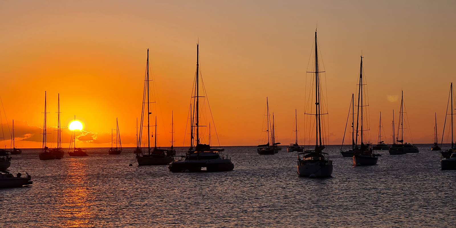 couché de soleil sur Kaona au port de Deshaies