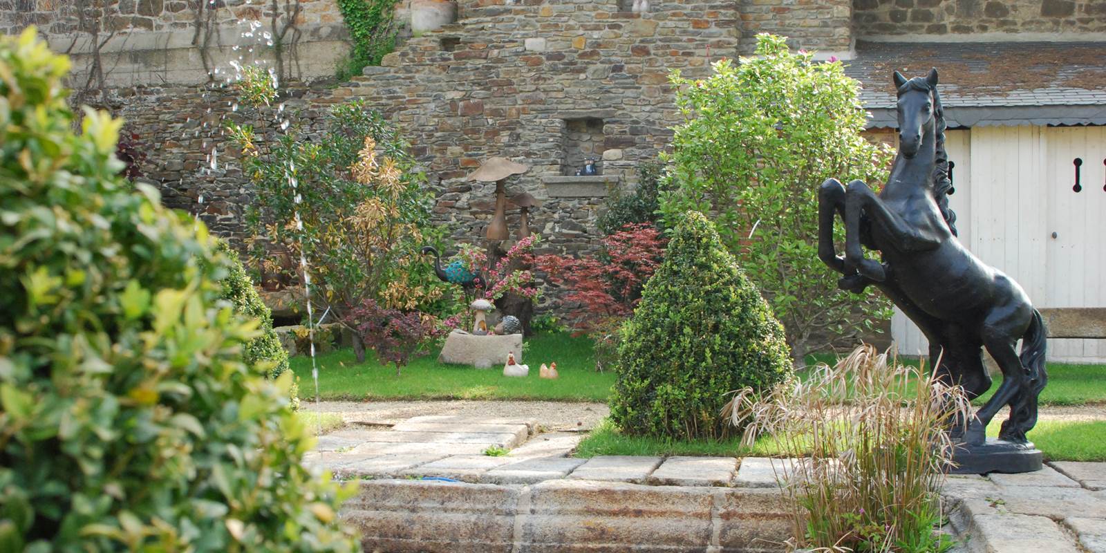 bassin jardin hotel victor hugo mont st michel