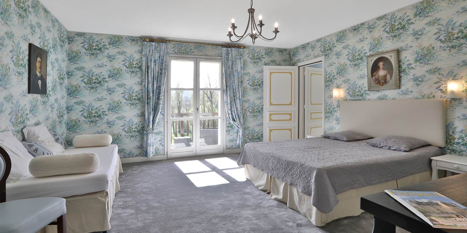 Gîte Junior Suite Gentilhommière avec Chambre 25 PMR - balcon vue parc