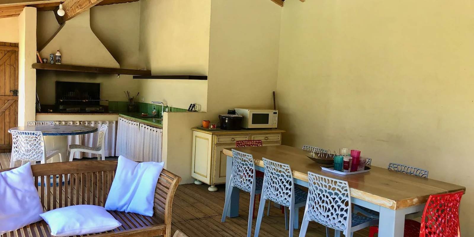 Serenity home_he´rault_table conviviale_jardin_he´rault