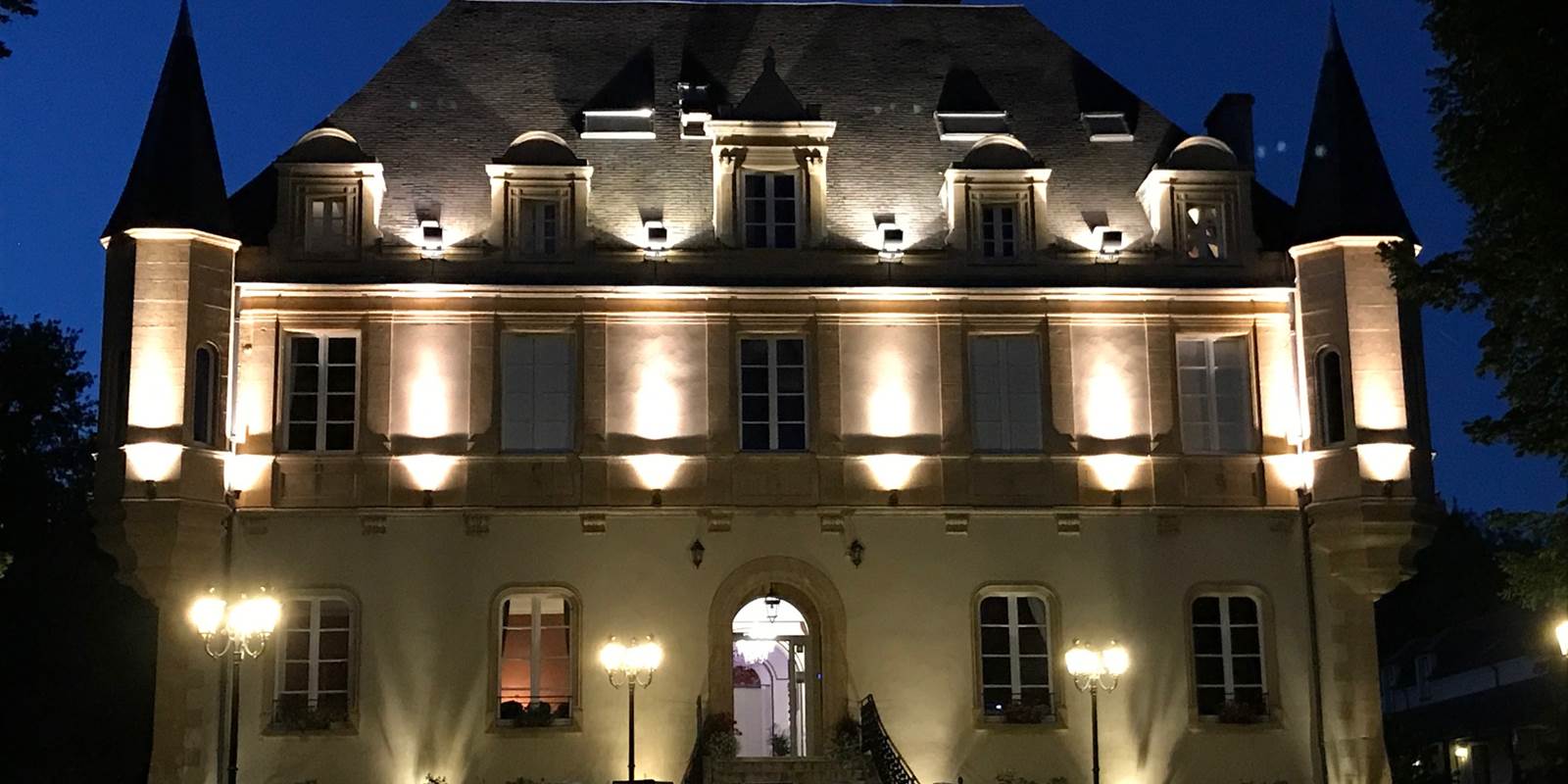 Château à la tombée de la nuit