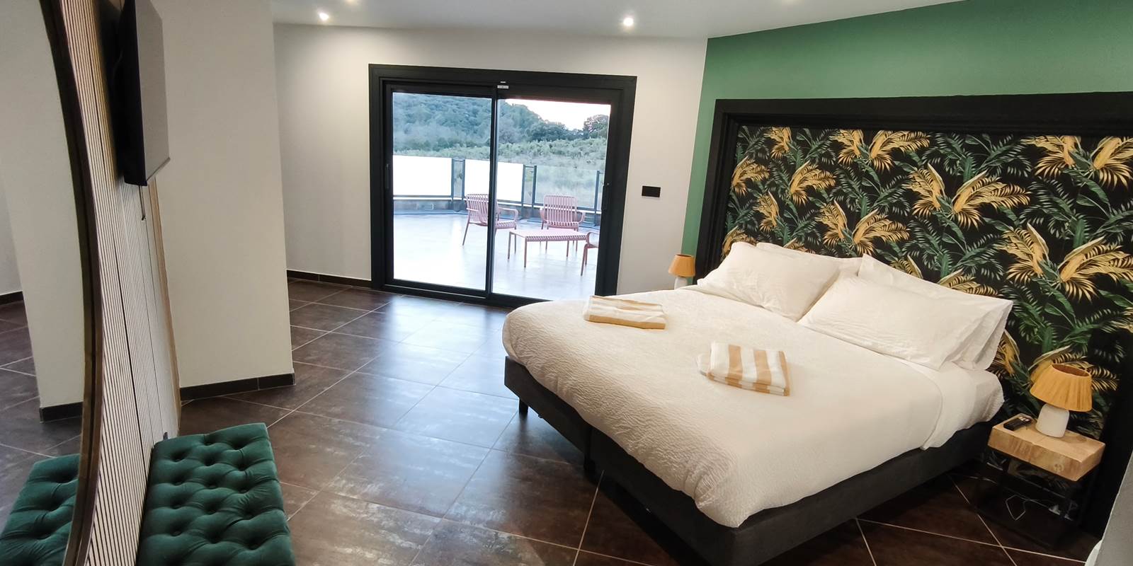 Master Suite "Jungle" avec douche et terrasse indépendante vue pinède