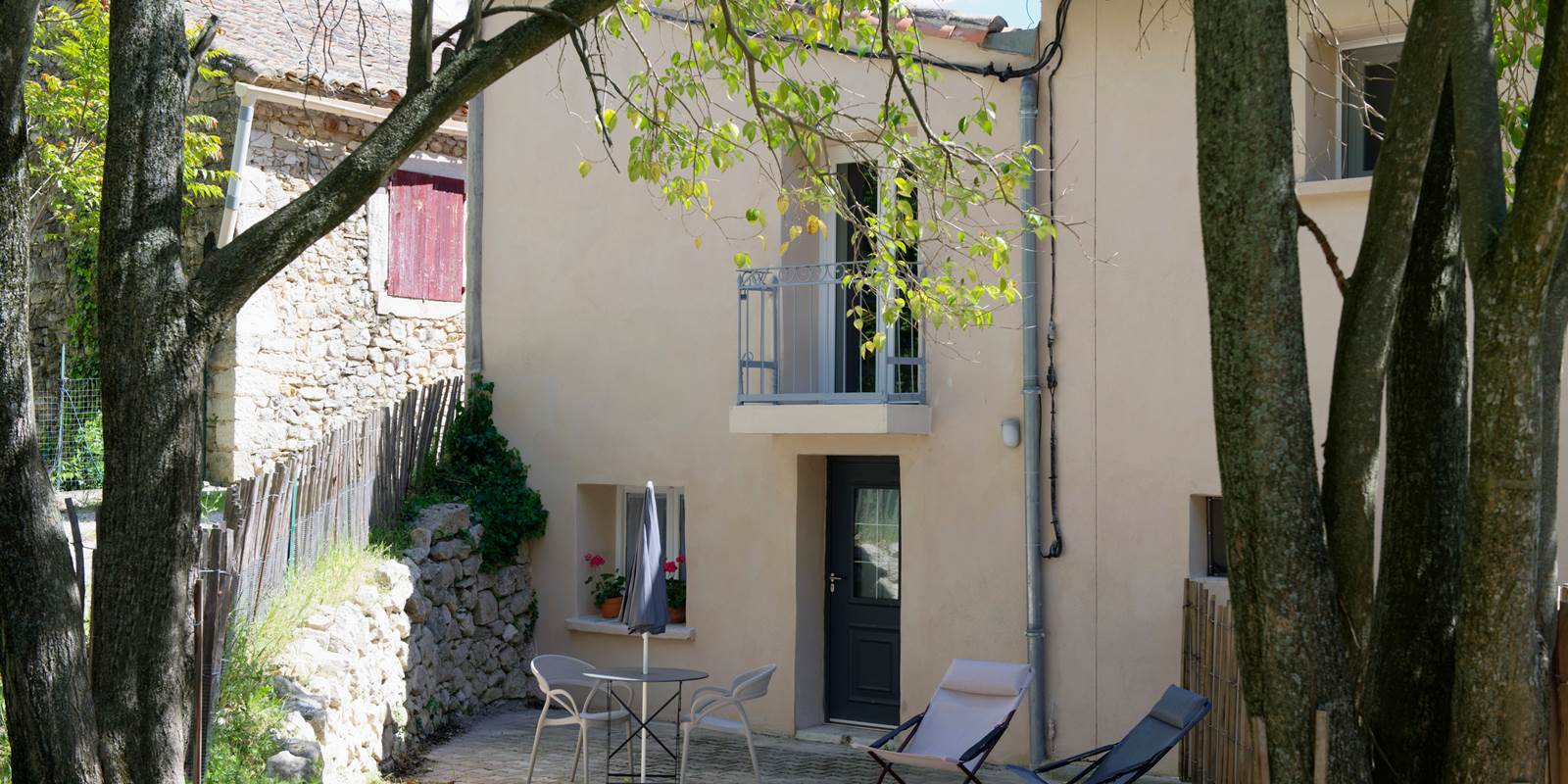 Gîte "Les Luciens" du Domaine de Valmont 34, terrasse gîte