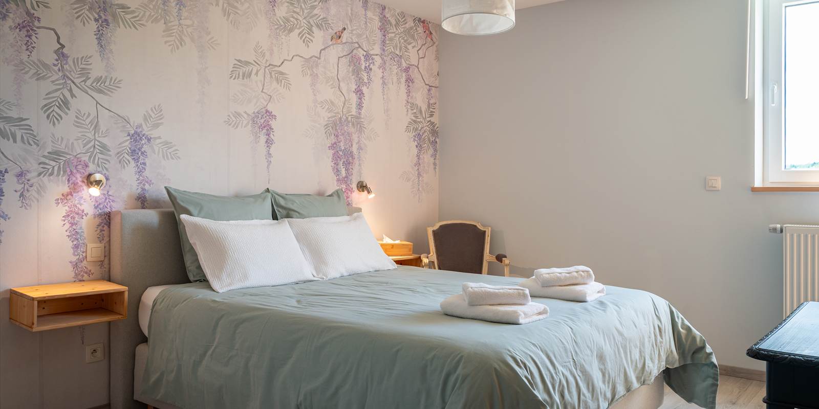 Les Glycines, lit grand confort boxspring 160