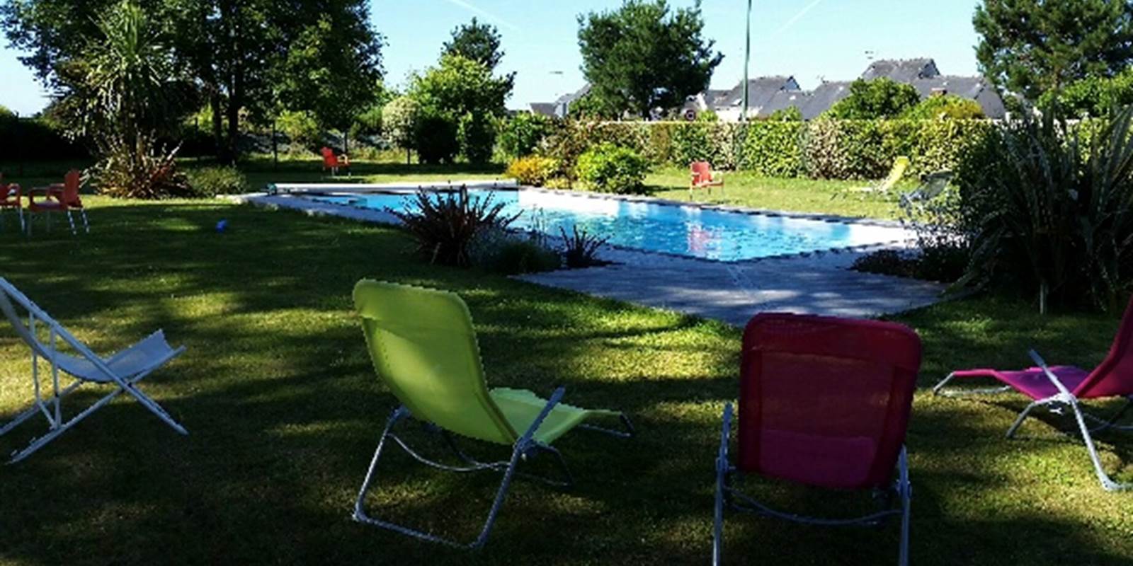 piscine extérieure chauffée aux logis de Kerdrien