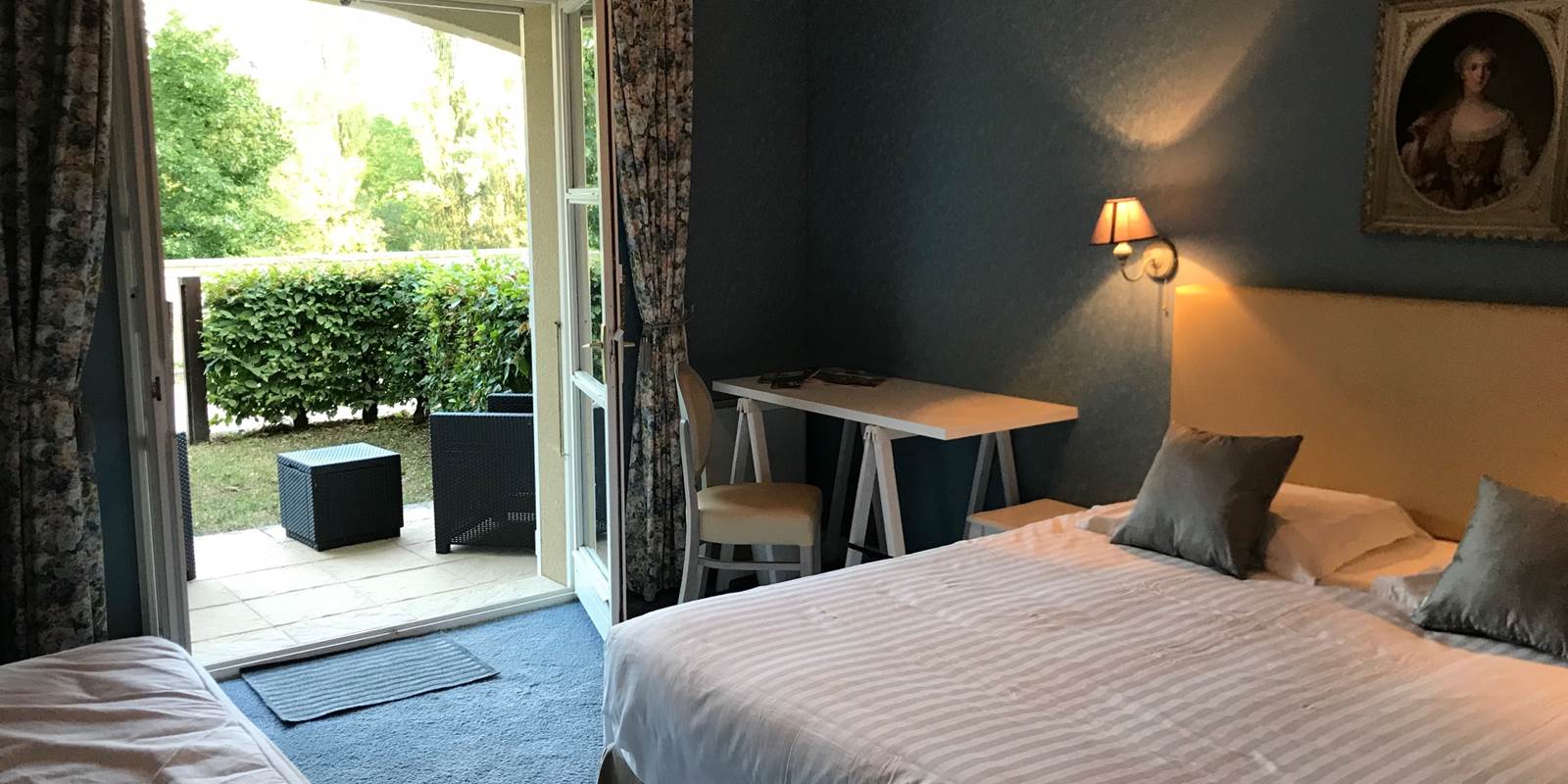 Chambre double annexe en rez de jardin