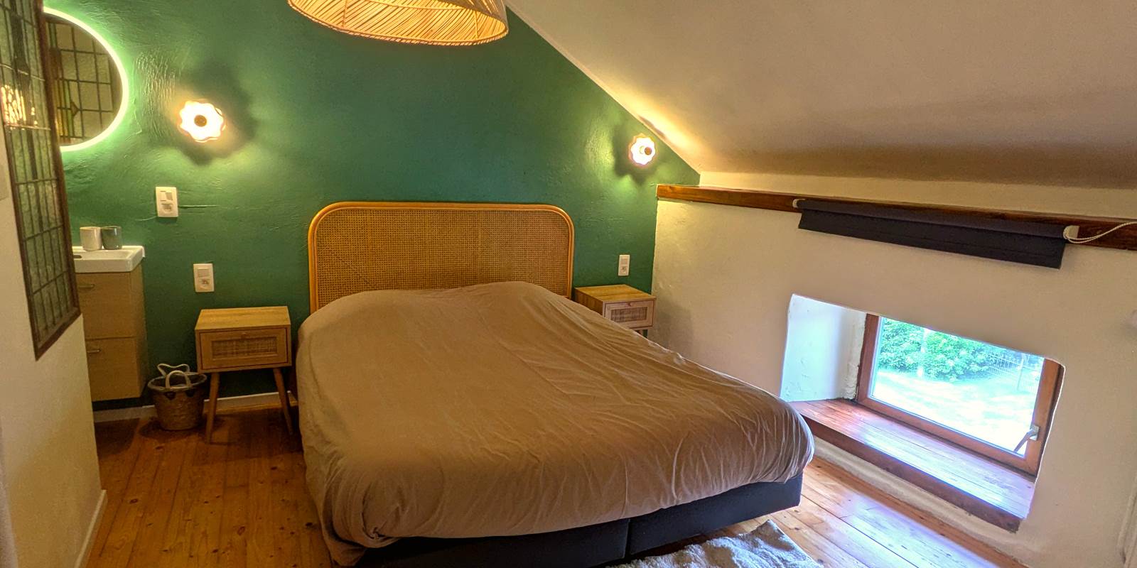Comfortable en-suite bedroom with queen size bed in countryside holiday home