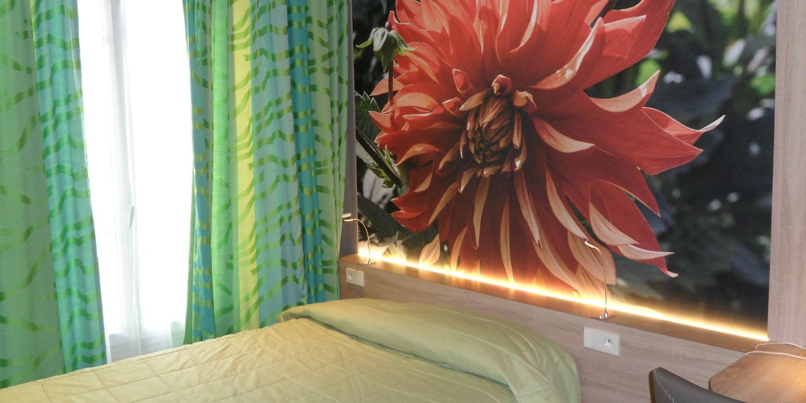 Chambre grand lit coté rue Jean bart 75006 paris