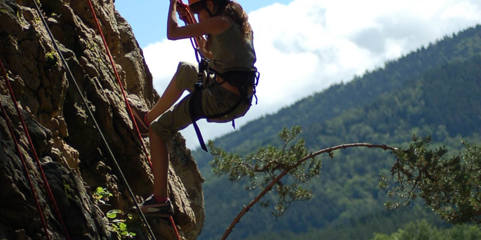 Activités à toute proximité: Escalade . Une Via Ferrata à 3 km