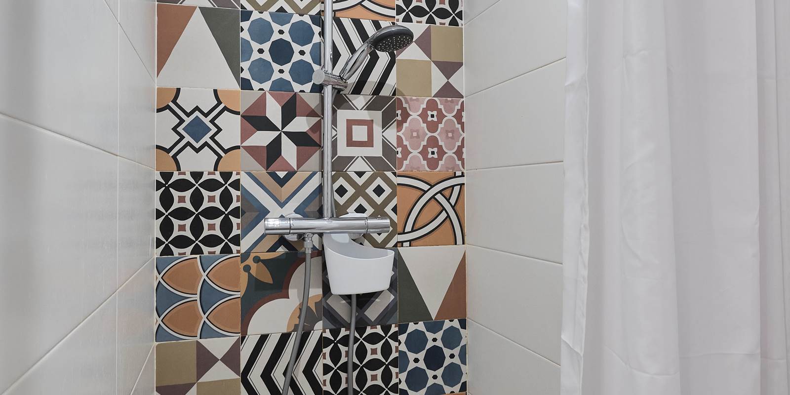 douche-carreau-ciment-vintage-ladouceparenthese-avignon