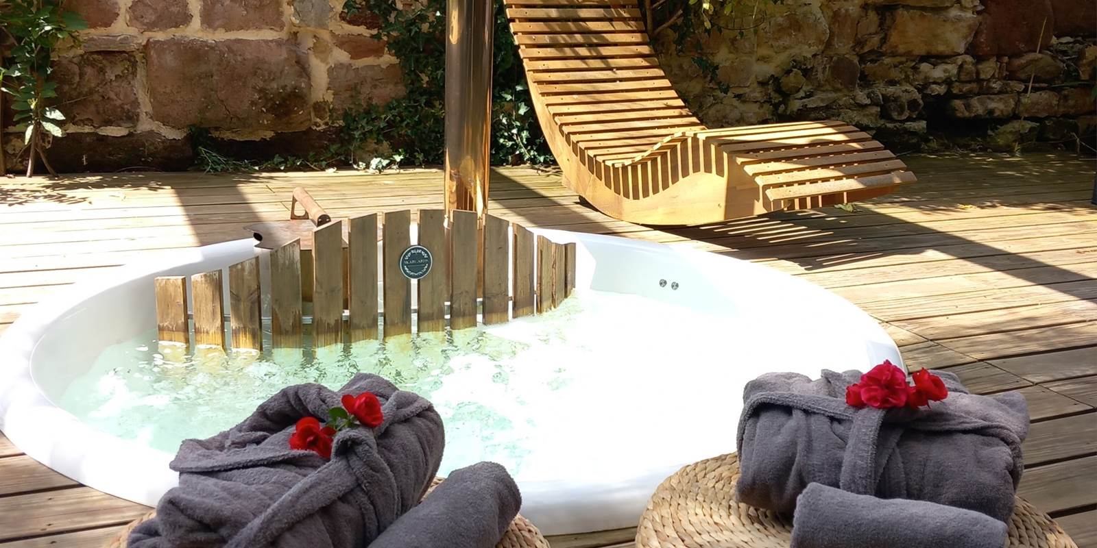 Bain Nordique Chauffé au Feu de Bois