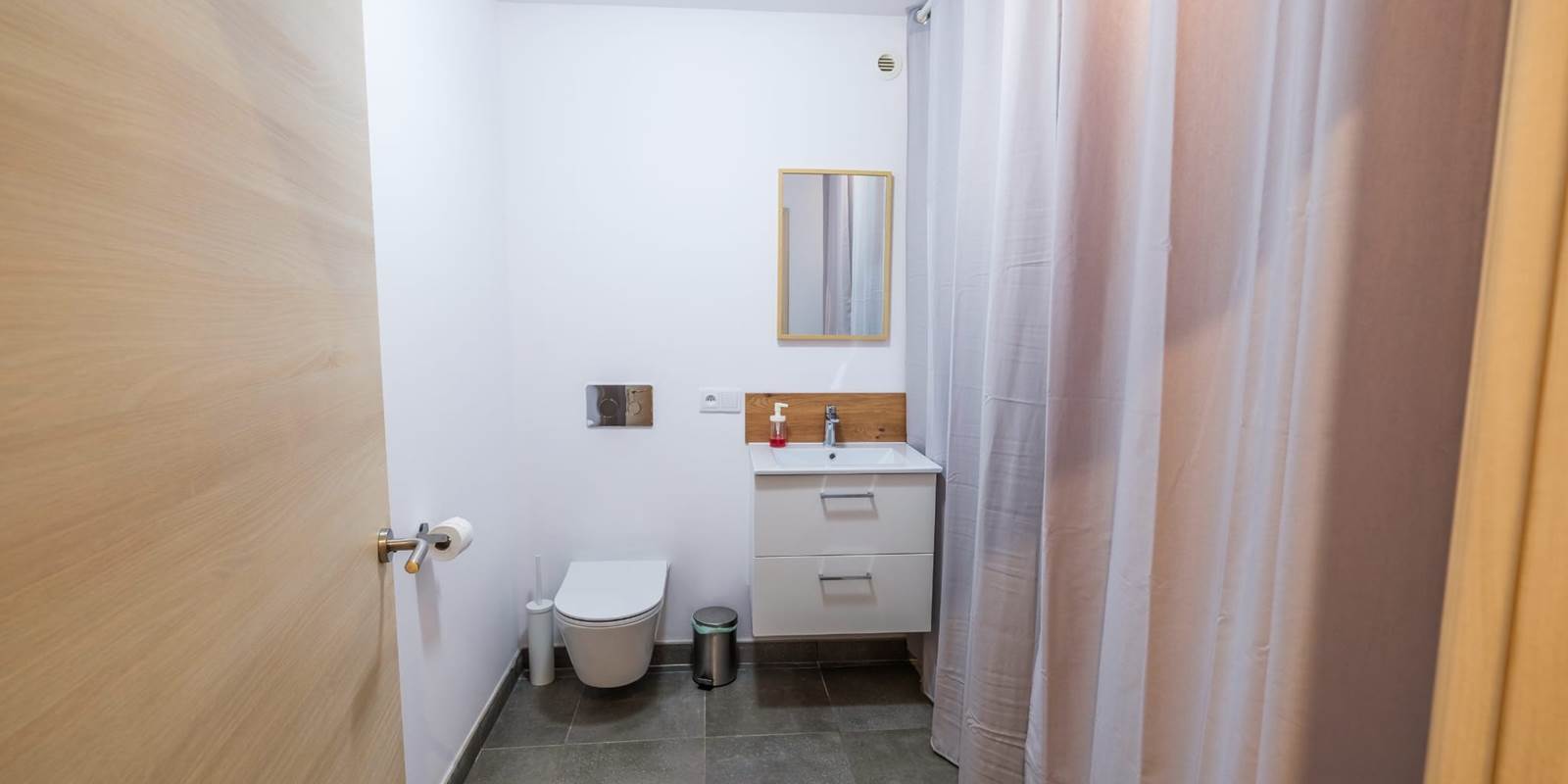 33089cd7-42fb-450a-9ef5-10c391dae54c