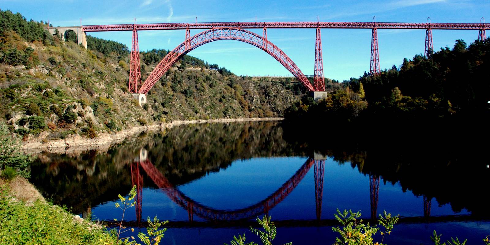 Les Chalets de la Margeride:  LE VIADUC DE GARABIT