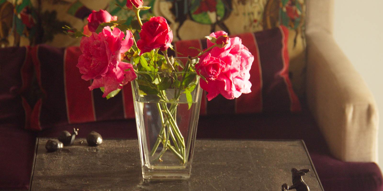 Kirin: canapé et tables animalières en fonte