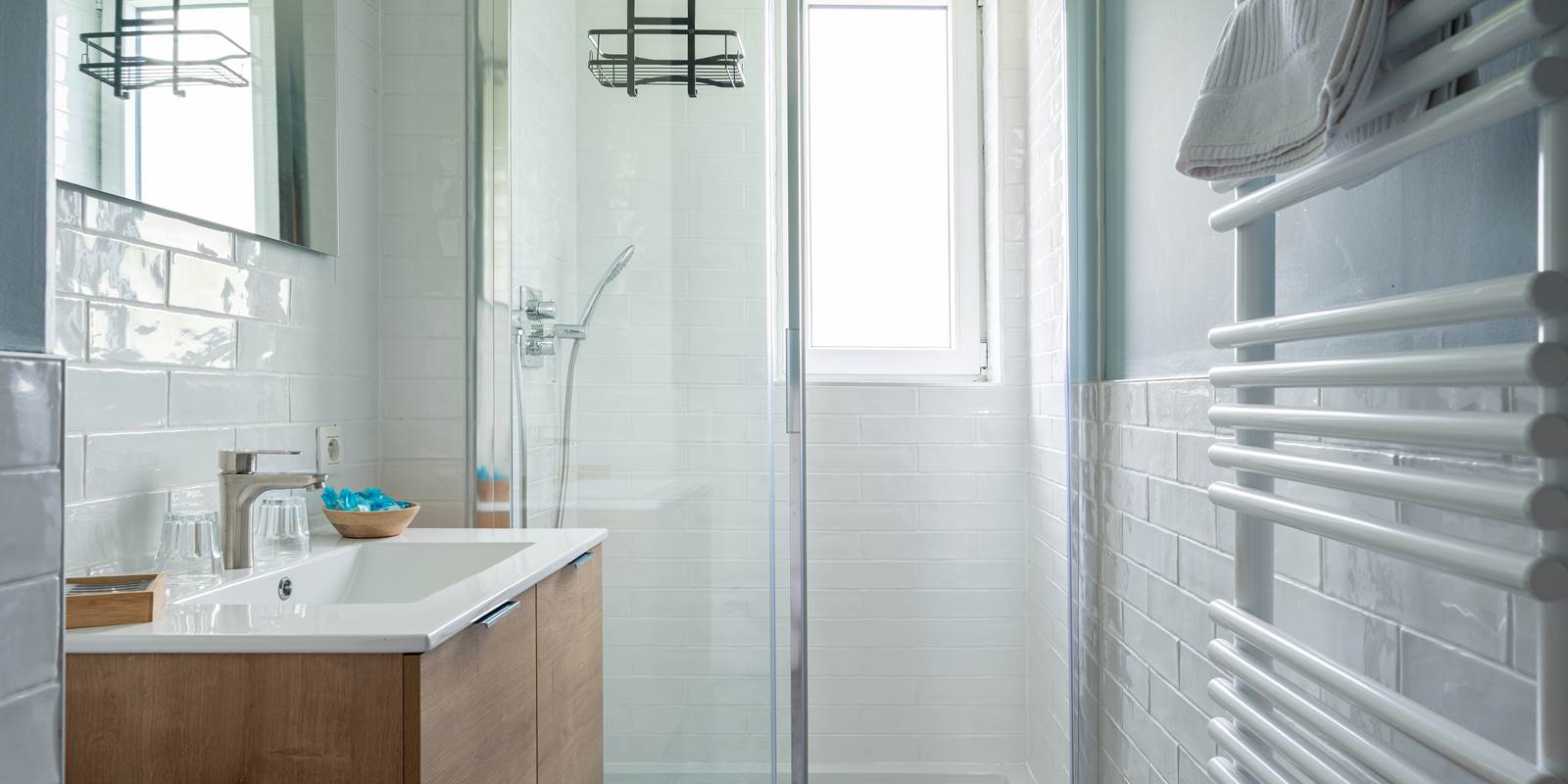 Les Pivoines, salle de douche privative