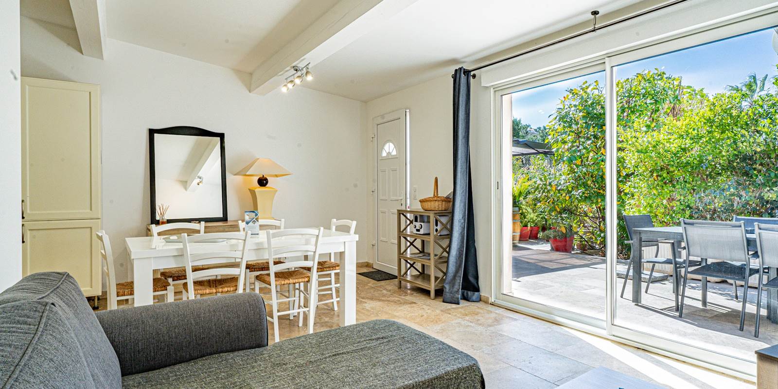 SALON 2 MAGNOLIA 2022 04-min