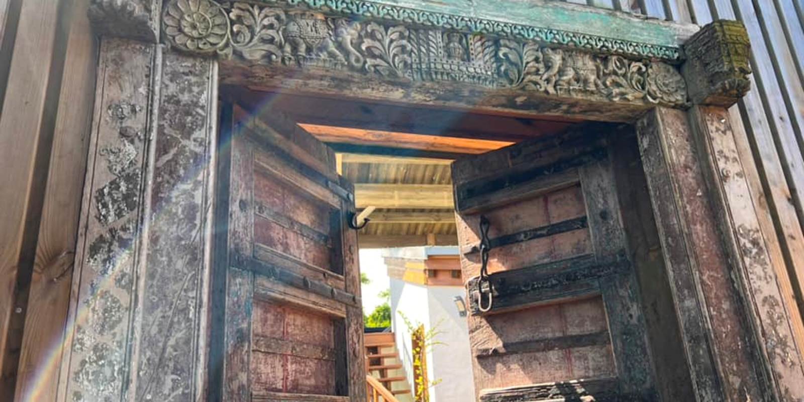 L'Orée du Maïdo - porte indienne entrée du meublée