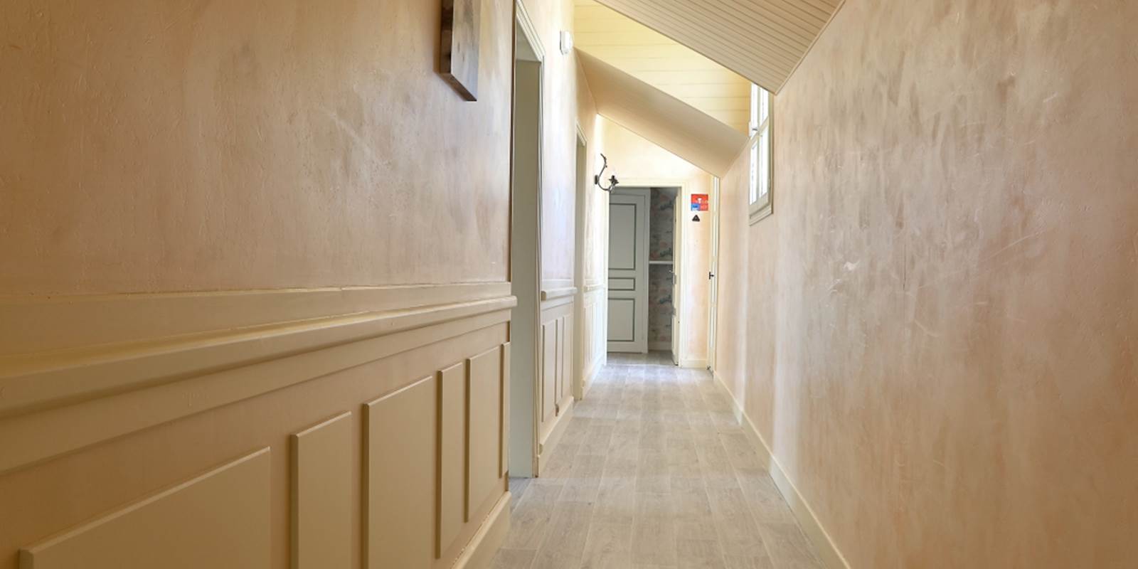 Couloir second niveau annexe 37 - 42