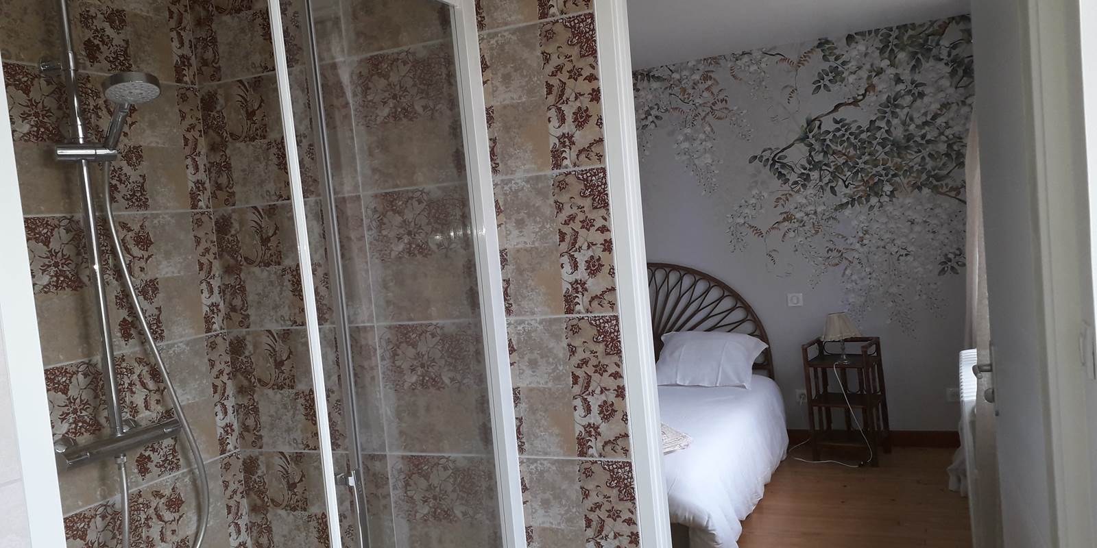 Cabinet de toilette de la suite aux glycines