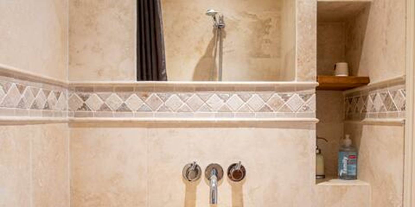 SDB-chambre-philippe-bed-and-breakfast-saultchevreuil-villedieu