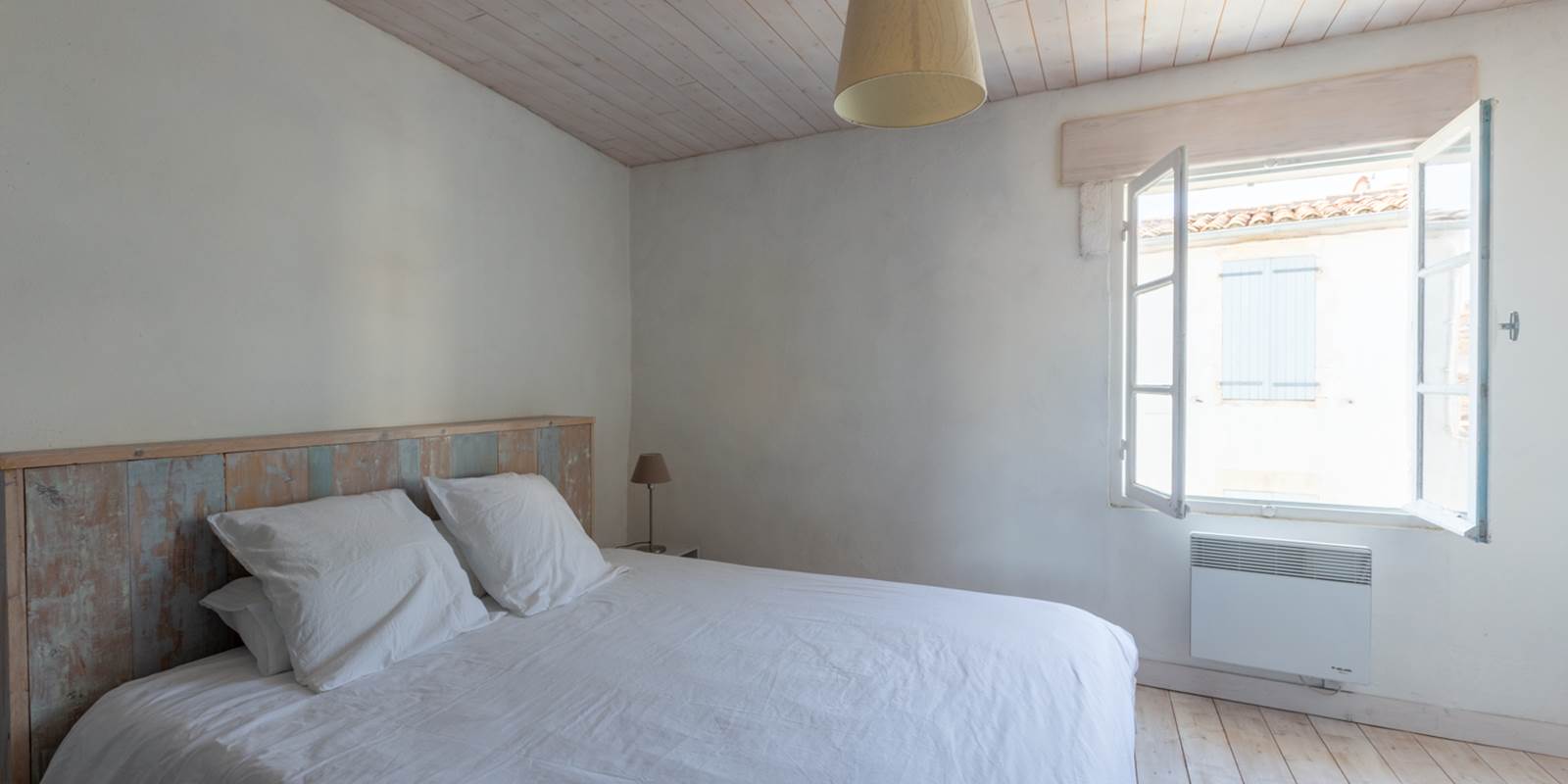 location-la couarde-chambre lit queen size