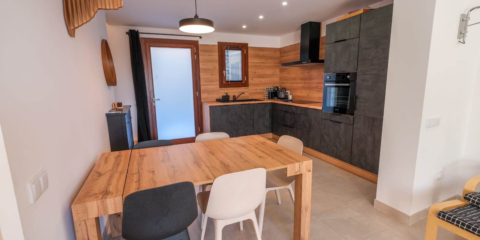 Cuisine équipée montagne Espace repas convivial