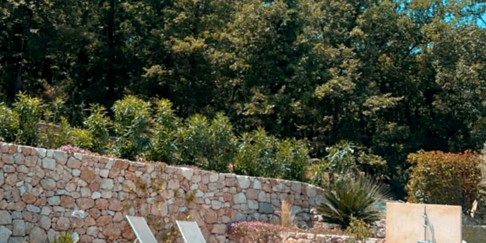 villa-maluan-chambre-terrasse-vue-nature-provence