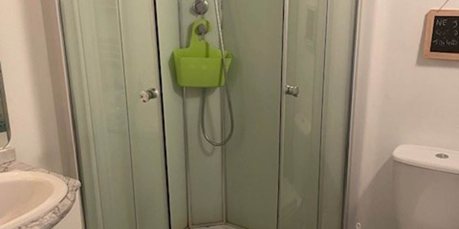 Shower room in Water Lilies