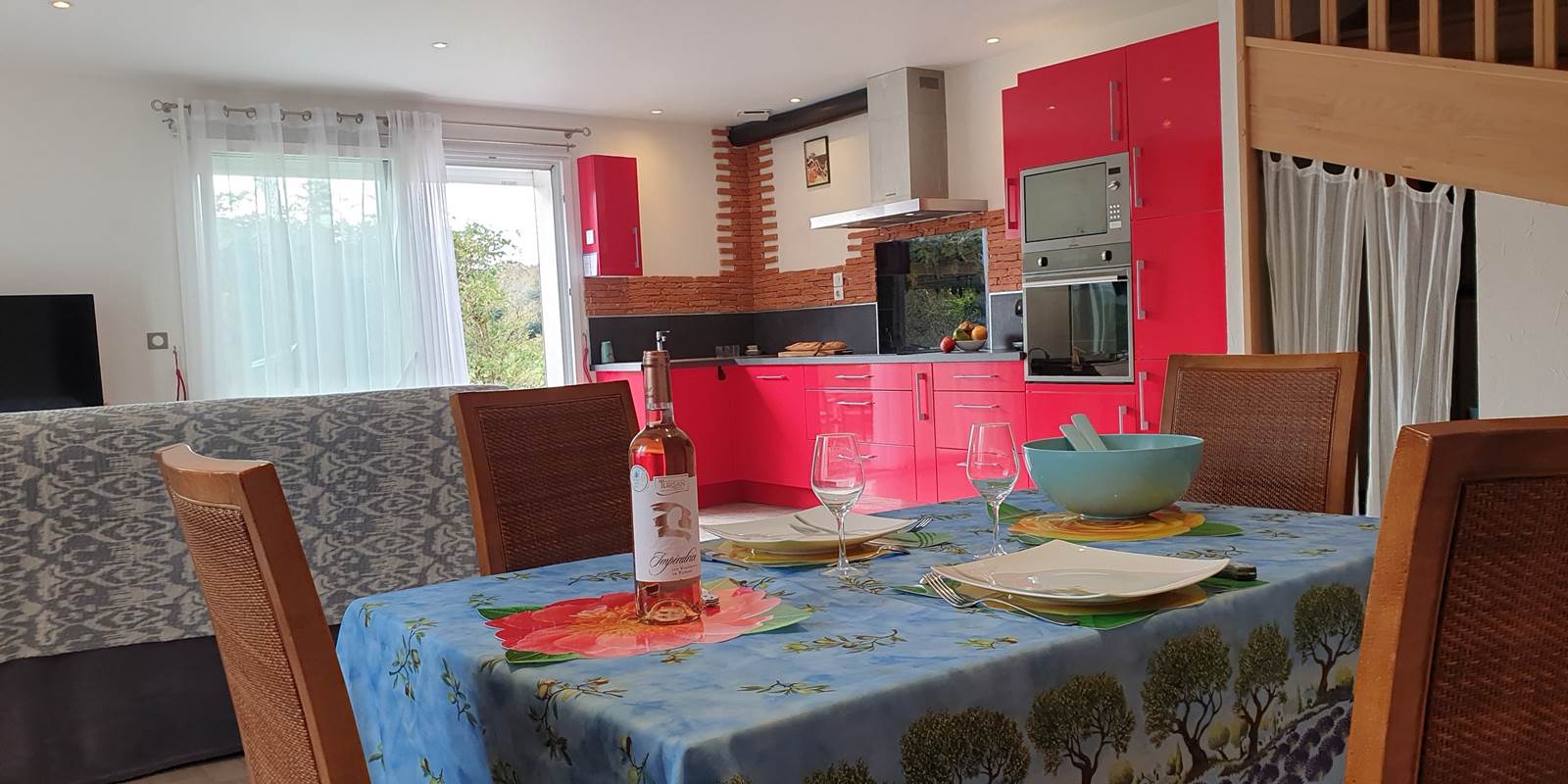 salle à manger vue sur cuisine