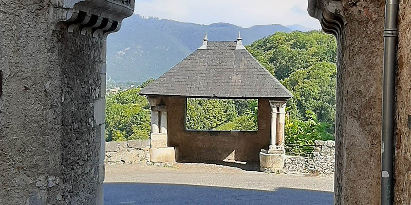 La porte Cabirole