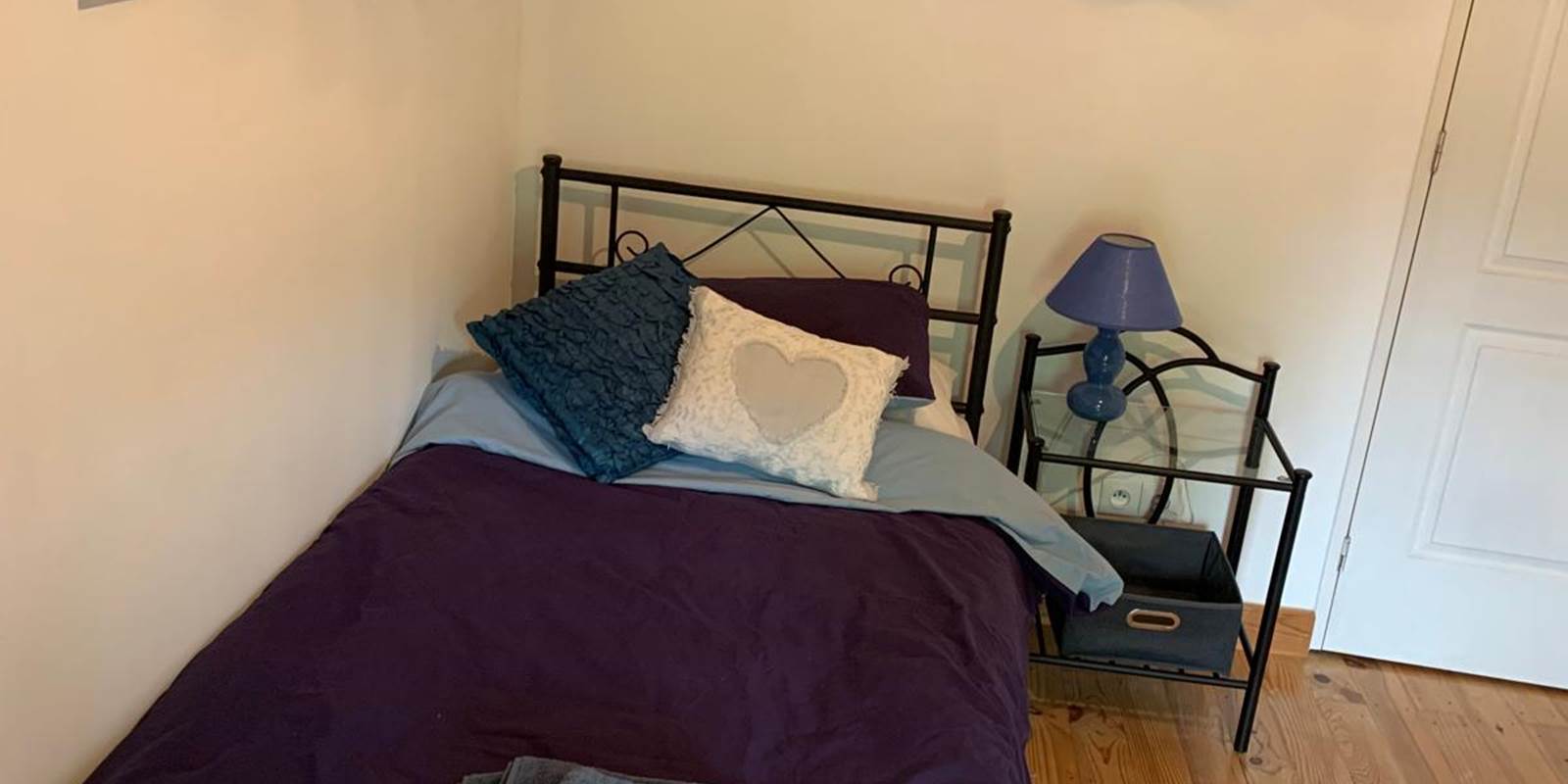 Single Bedroom in Poppies