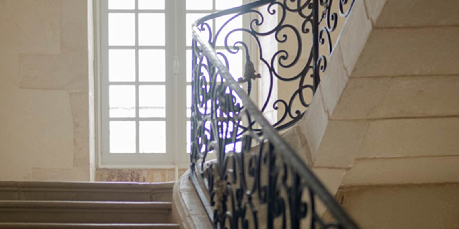 escalier-pierre-rambarde-fer-forge-hotel-particulier-bourgogne.jpg
