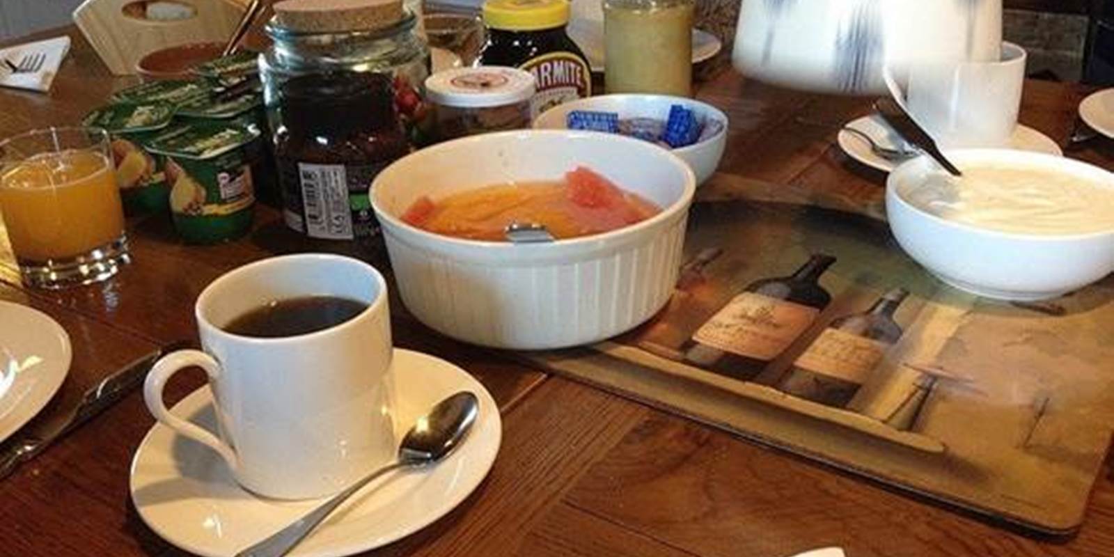 Petit déjeuner copieux - produits locaux