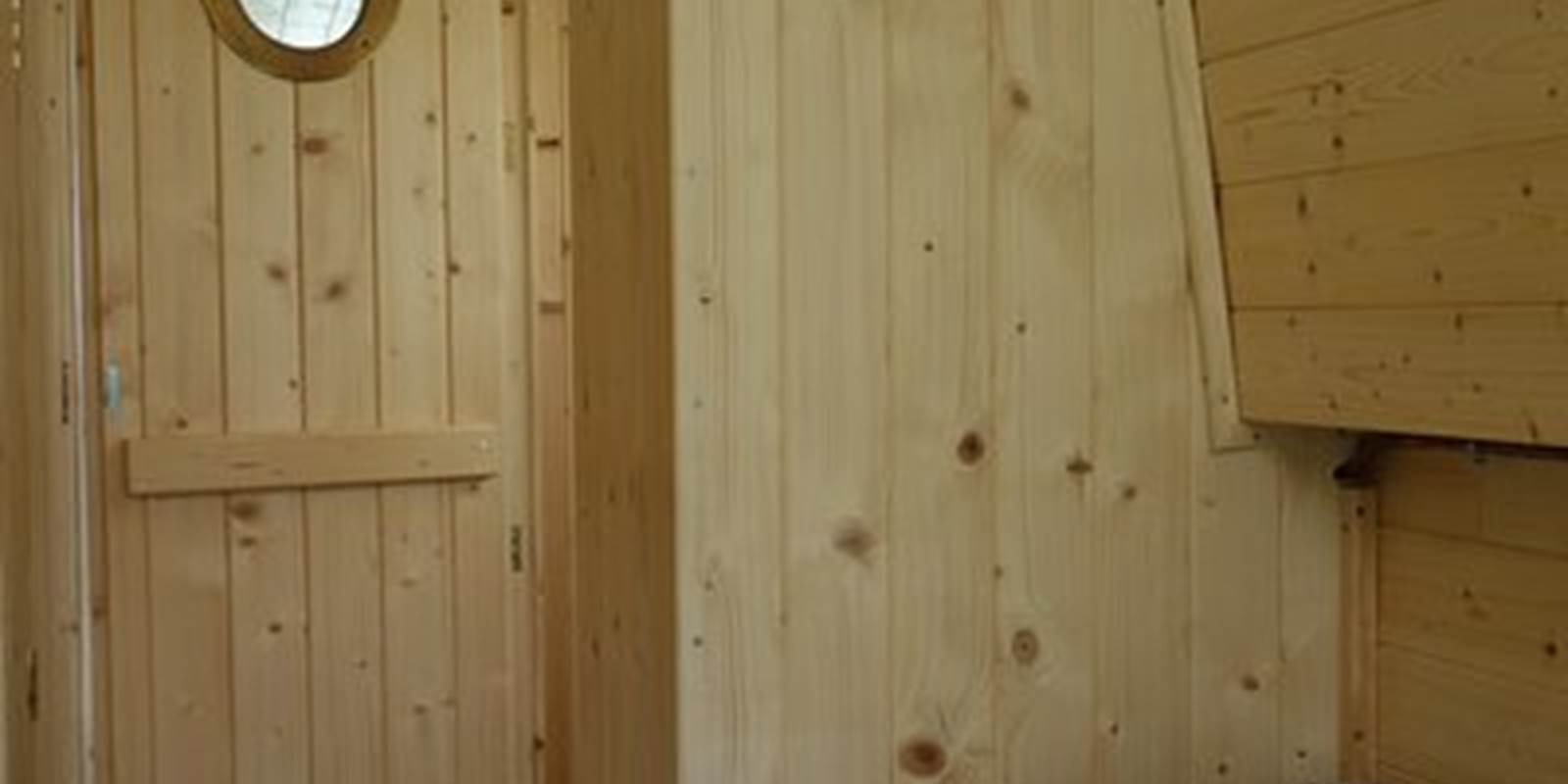 Narrow Boat Asiaq, Hébergement insolite sur l'eau